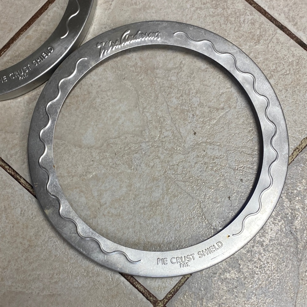 Mrs. Anderson's Silver Pie Crust Shield 10inches